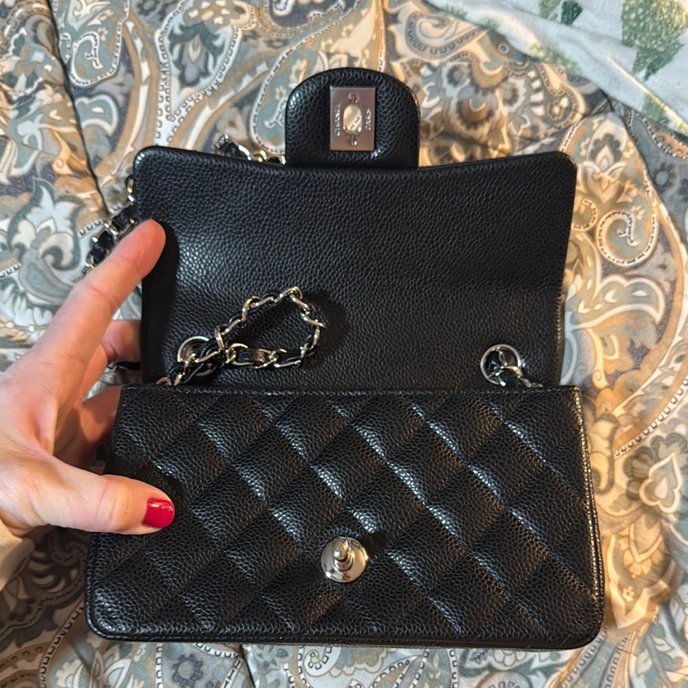 Black Crossbody CC Bag with Chain Strap and Quilted Texture